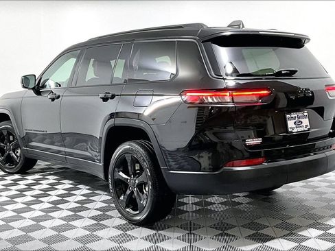 Used 2024 Jeep Grand Cherokee L Laredo RWD image 11
