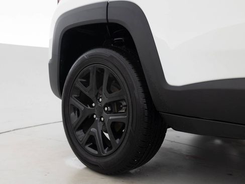 Used 2018 Jeep Renegade Altitude w/ UConnect 8.4 Nav Group AWD/4WD image 19