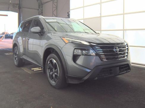 Used 2024 Nissan Rogue SV w/ SV Premium Package FWD image 4