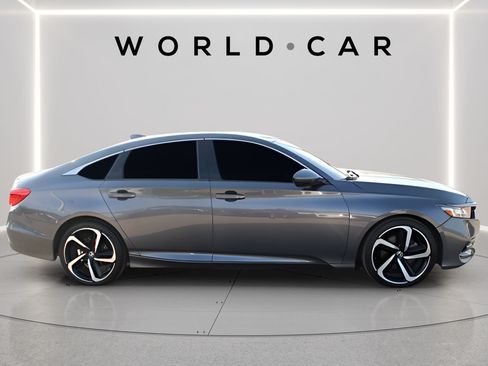 Used 2018 Honda Accord Sport image 2