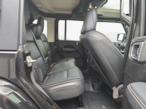 Used 2019 Jeep Wrangler Unlimited Sahara AWD/4WD image 33
