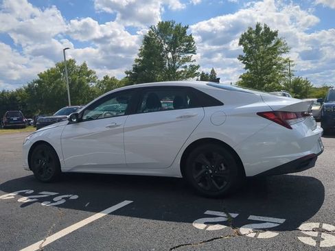 Used 2022 Hyundai Elantra SEL w/ Cargo Package FWD image 6