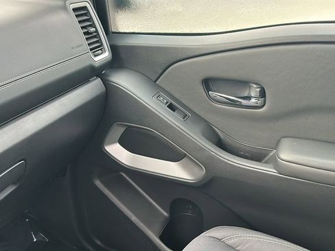 Used 2024 Nissan Frontier SV image 27