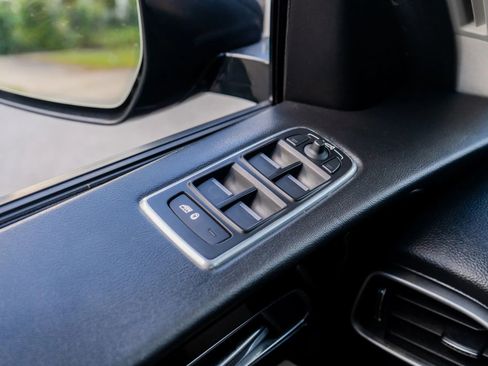 Used 2017 Jaguar F-PACE Premium image 72