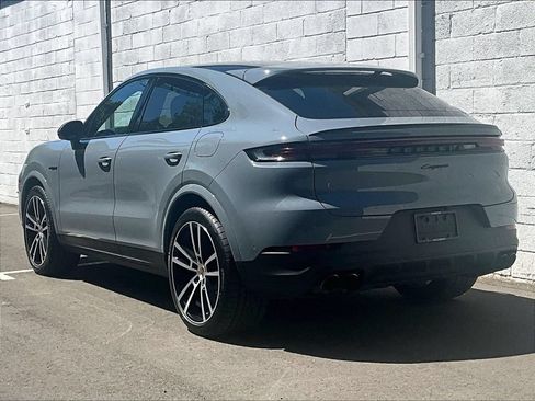 Certified 2025 Porsche Cayenne E-Hybrid Coupe AWD/4WD image 3