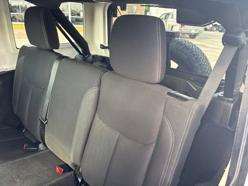 Used 2015 Jeep Wrangler Unlimited Sahara w/ Connectivity Group AWD/4WD image 17