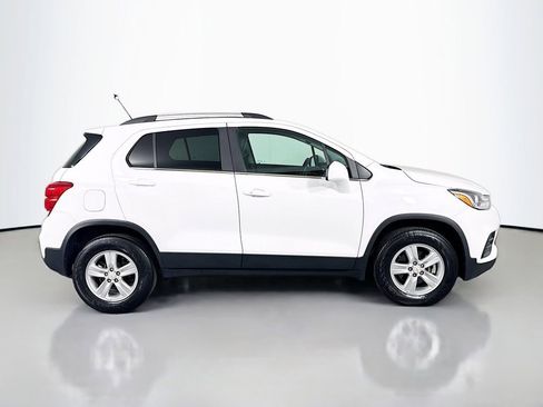 Used 2020 Chevrolet Trax LT w/ LT Convenience Package image 8