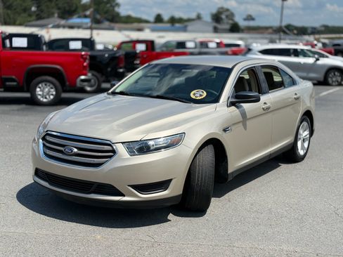 Used 2018 Ford Taurus SE FWD image 3