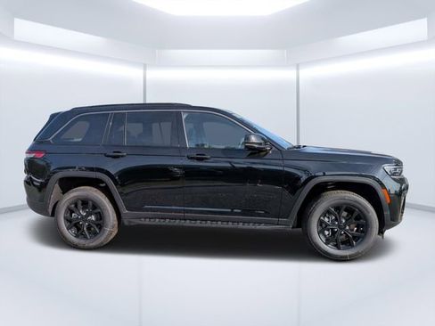 New 2026 Jeep Grand Cherokee Altitude AWD/4WD image 2