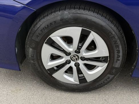 Used 2016 Toyota Prius Four w/ Advanced Technology Package FWD image 38