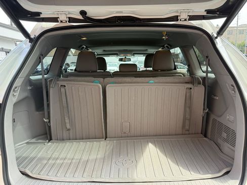 Used 2014 Toyota Highlander XLE AWD/4WD image 10