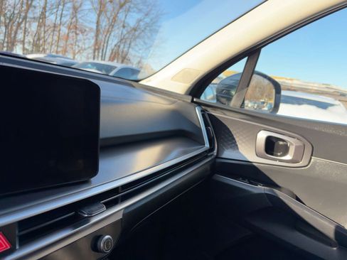 Used 2024 Kia Sorento S image 21