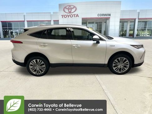 Certified 2021 Toyota Venza Limited image 9