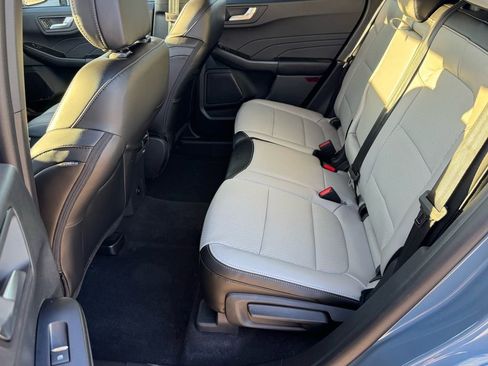 New 2026 Ford Escape SE image 9