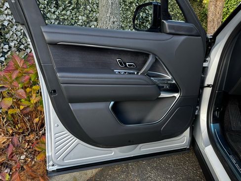 New 2025 Land Rover Range Rover SE image 8