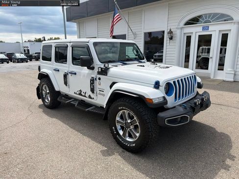 Used 2022 Jeep Wrangler Unlimited Sahara w/ Cold Weather Group AWD/4WD image 3