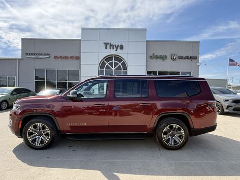 Used 2024 Jeep Wagoneer L Series II w/ Flexible Seating Group AWD/4WD image 33
