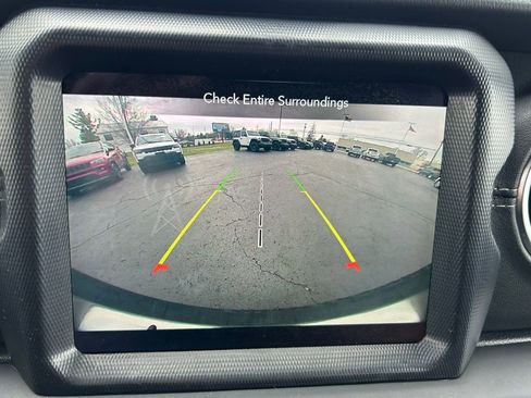 Used 2020 Jeep Wrangler Unlimited Sahara image 26