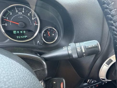 Used 2015 Jeep Wrangler Unlimited Sahara w/ Connectivity Group AWD/4WD image 31