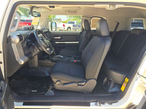 Used 2014 Toyota FJ Cruiser 4WD w/ Convenience Package image 13