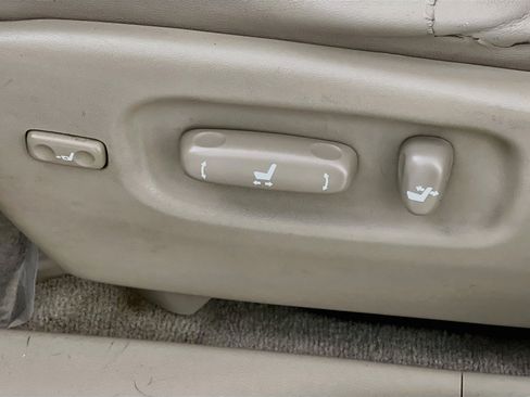 Used 2010 Toyota Highlander Limited w/ Extra Value Pkg 3 AWD/4WD image 16