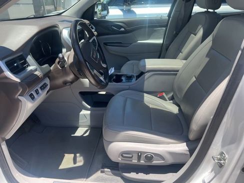 Used 2023 GMC Acadia SLT w/ Technology Package FWD image 2