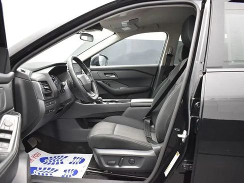 Used 2025 Nissan Rogue SV FWD image 14