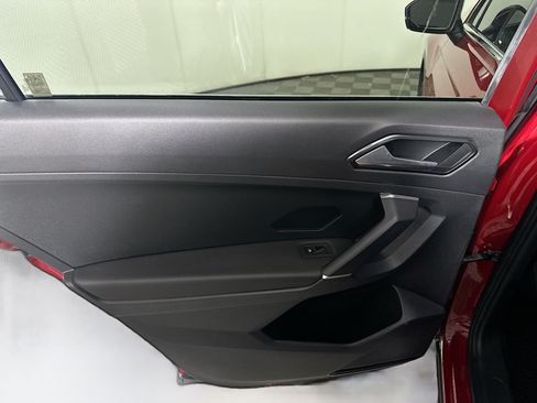 Used 2018 Volkswagen Tiguan SE FWD image 25