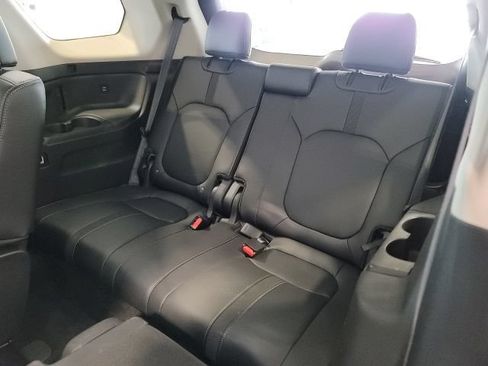 Used 2025 Honda Pilot EX-L image 11
