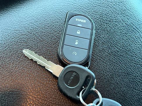 Used 2005 HUMMER H2 w/ Preferred Equipment Group image 26