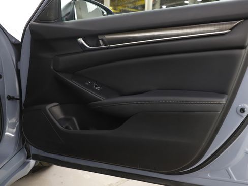 Used 2021 Honda Accord Sport image 9