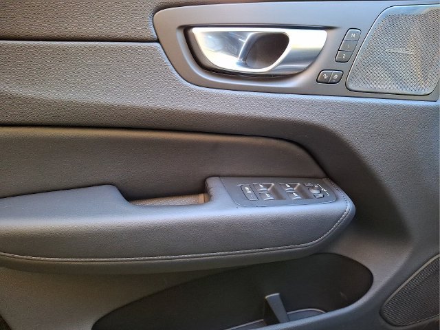 Certified 2024 Volvo XC60 B5 Plus w/ Protection Package Premier AWD/4WD image 9
