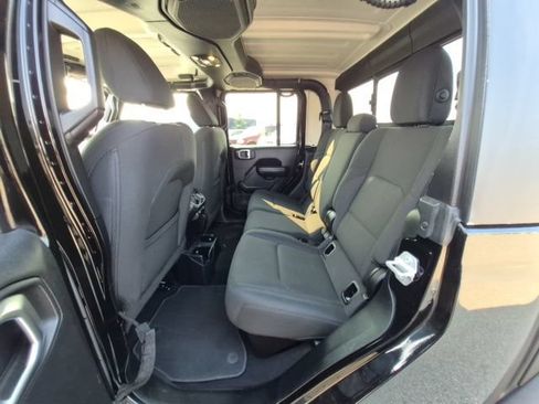 Used 2020 Jeep Gladiator Sport w/ Technology Group AWD/4WD image 11