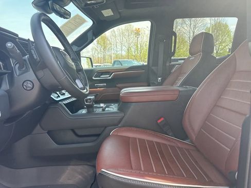 Used 2025 GMC Sierra 1500 Denali Ultimate image 9