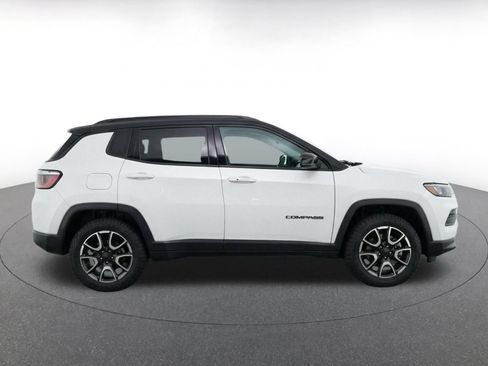 Used 2025 Jeep Compass Trailhawk AWD/4WD image 9