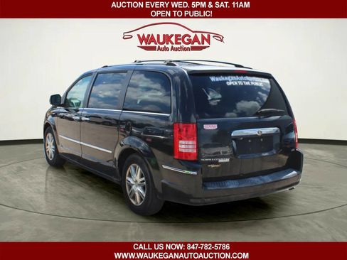 Used 2008 Chrysler Town & Country Limited w/ Entertainment Group #3 FWD image 4