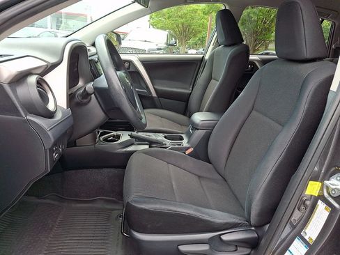 Used 2017 Toyota RAV4 LE AWD/4WD image 15