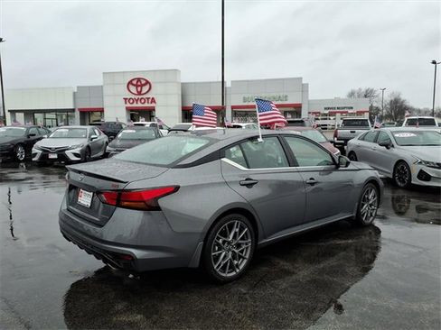 Used 2024 Nissan Altima 2.0 SR image 4