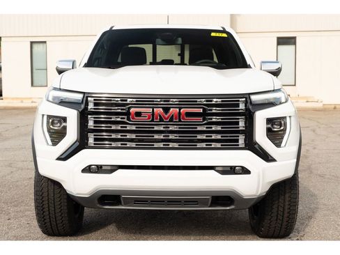 New 2026 GMC Canyon Denali image 3