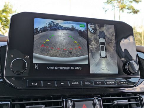 Used 2023 Nissan Pathfinder Platinum w/ Cargo Package image 24