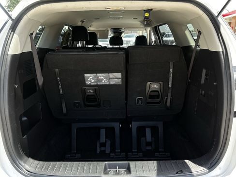 Used 2023 Kia Carnival LX FWD image 33