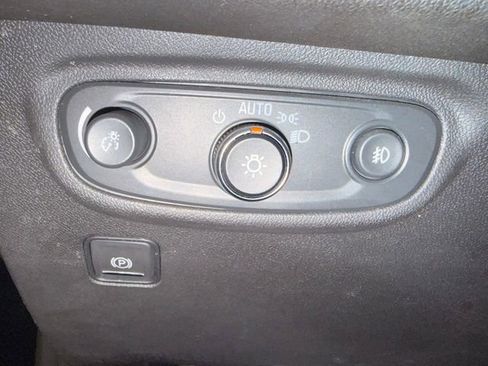 Used 2024 GMC Terrain SLT image 30