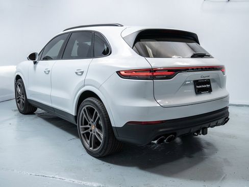 Used 2023 Porsche Cayenne image 3
