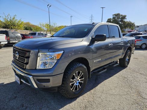 Used 2021 Nissan Titan SV w/ SV Convenience Package image 8