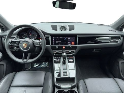 Used 2025 Porsche Macan w/ Premium Package Plus image 16