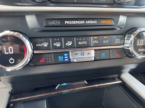 Used 2022 Ford F350 Lariat w/ Lariat Value Package AWD/4WD image 22