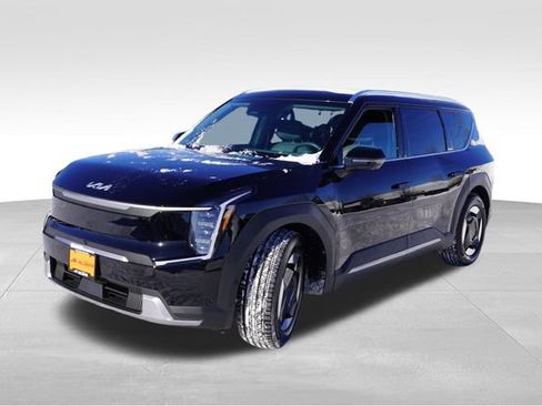 Used 2026 Kia EV9 Wind image 11