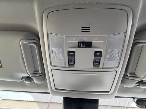 Used 2016 Toyota RAV4 Limited image 15