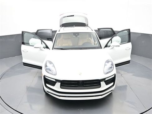 Used 2024 Porsche Macan image 29