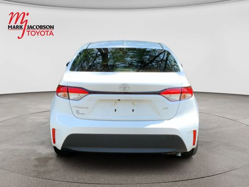 Used 2023 Toyota Corolla LE w/ LE Convenience Package FWD image 6